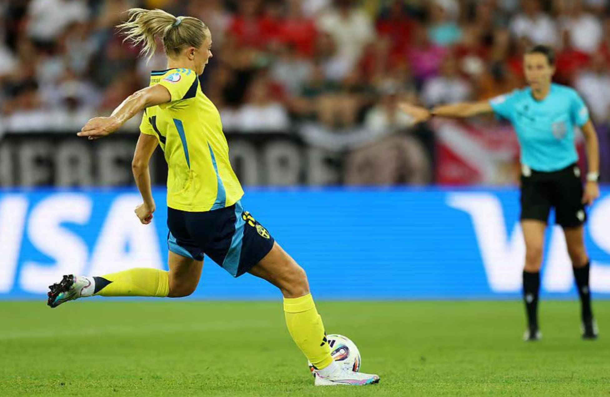 雷火电竞-瑞典女足队在比赛中表现出色，击败对手