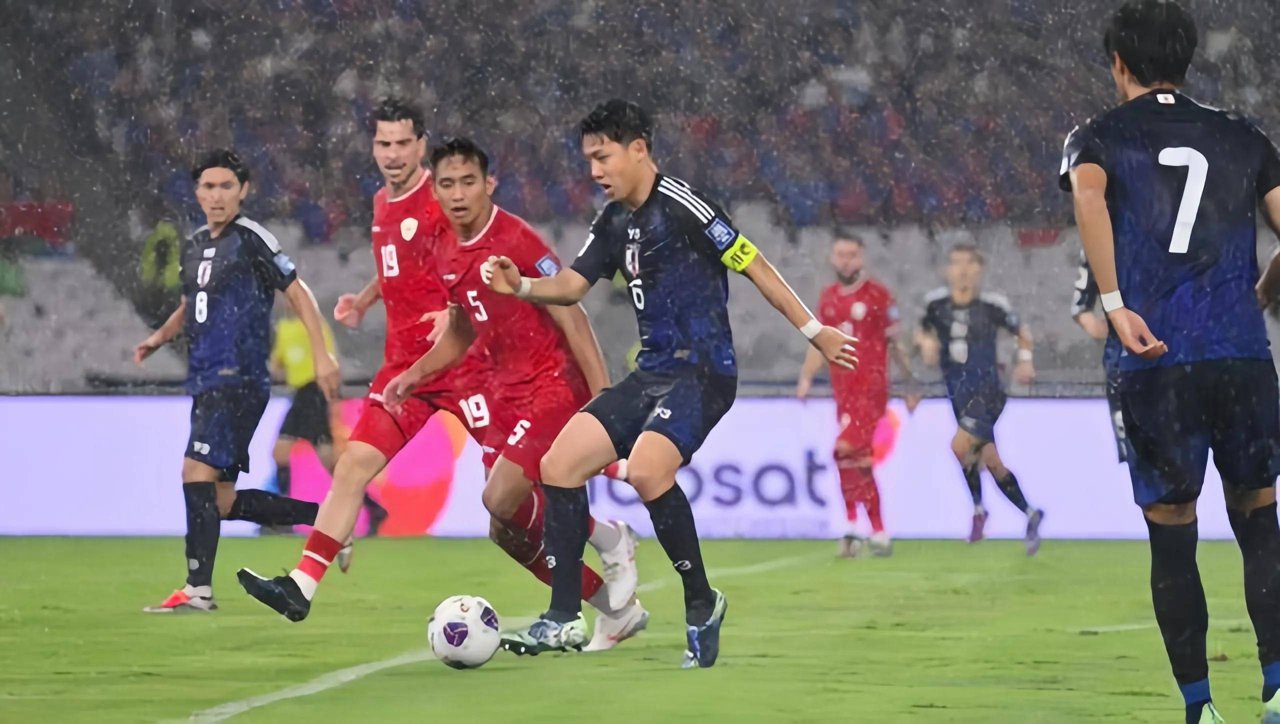 印尼球队全面压制，成功晋级淘汰赛