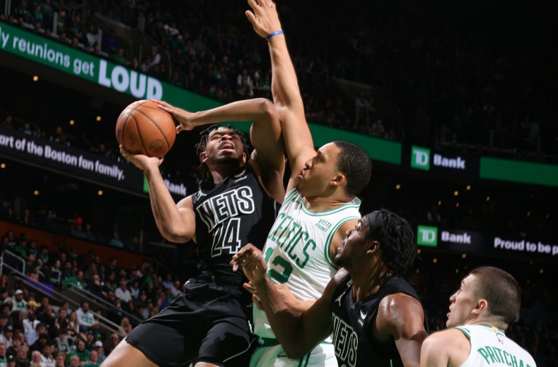 墨西哥后场稳固,成功守住对手猛攻 墨西哥后场稳固,成功守住对手猛攻