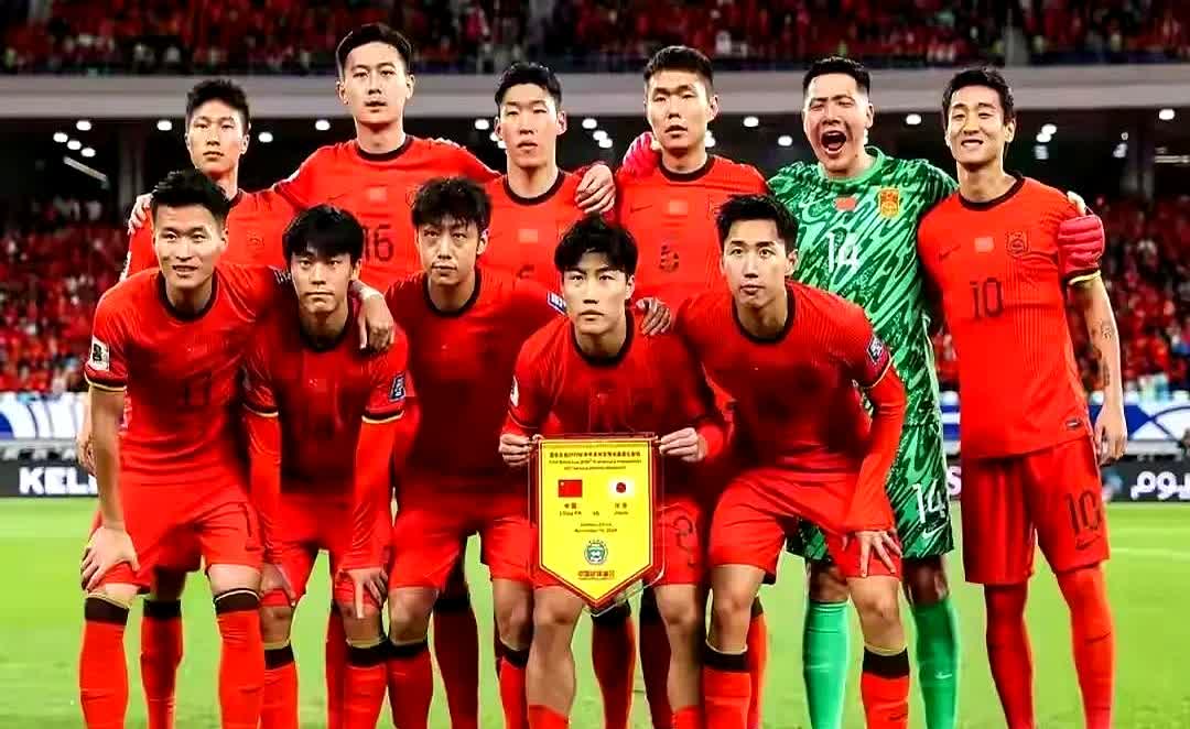 雷火电竞官网-关于顶级中国足球联赛战况激烈，球员们全情投入比拼的信息