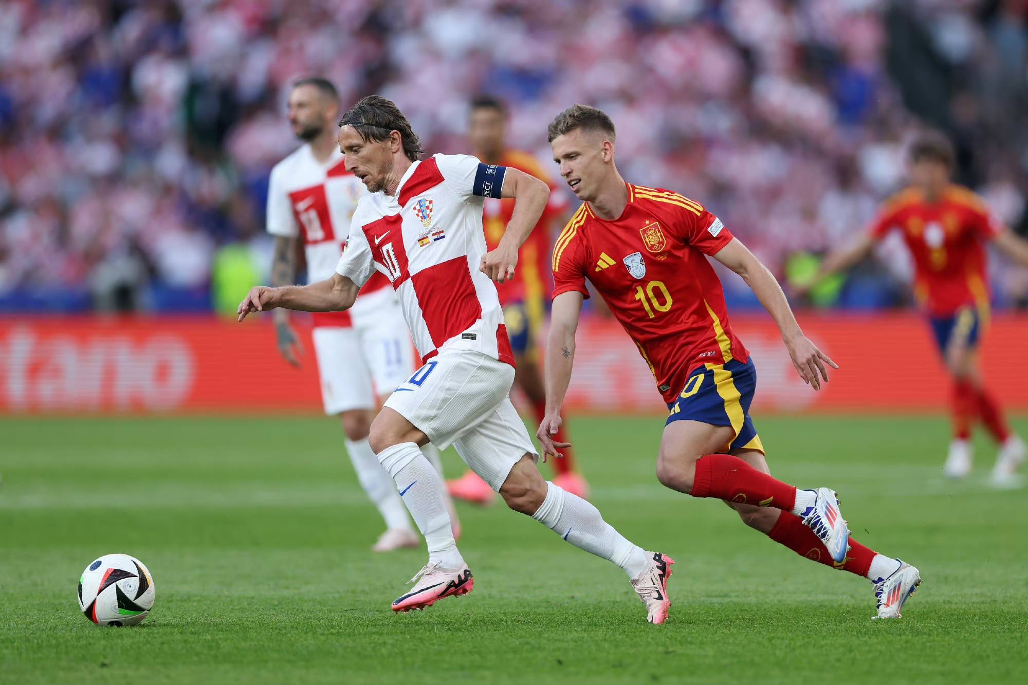 克罗地亚球员在欧洲大杯大放异彩 克罗地亚球员在欧洲大杯大放异彩