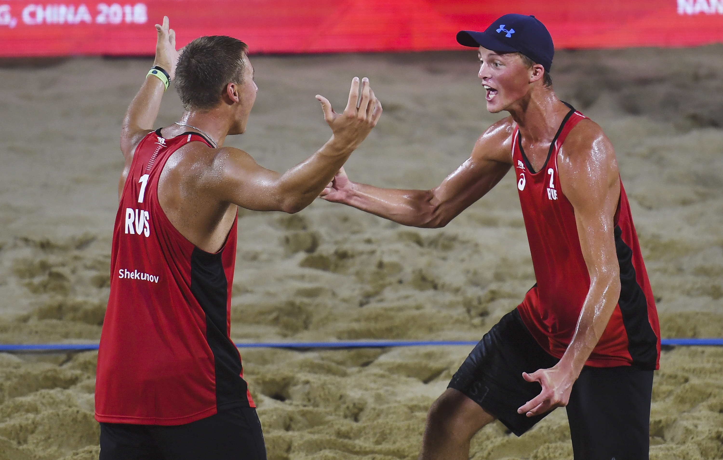 雷火电竞网站-沙滩排球比赛中澳大利亚选手获得胜利