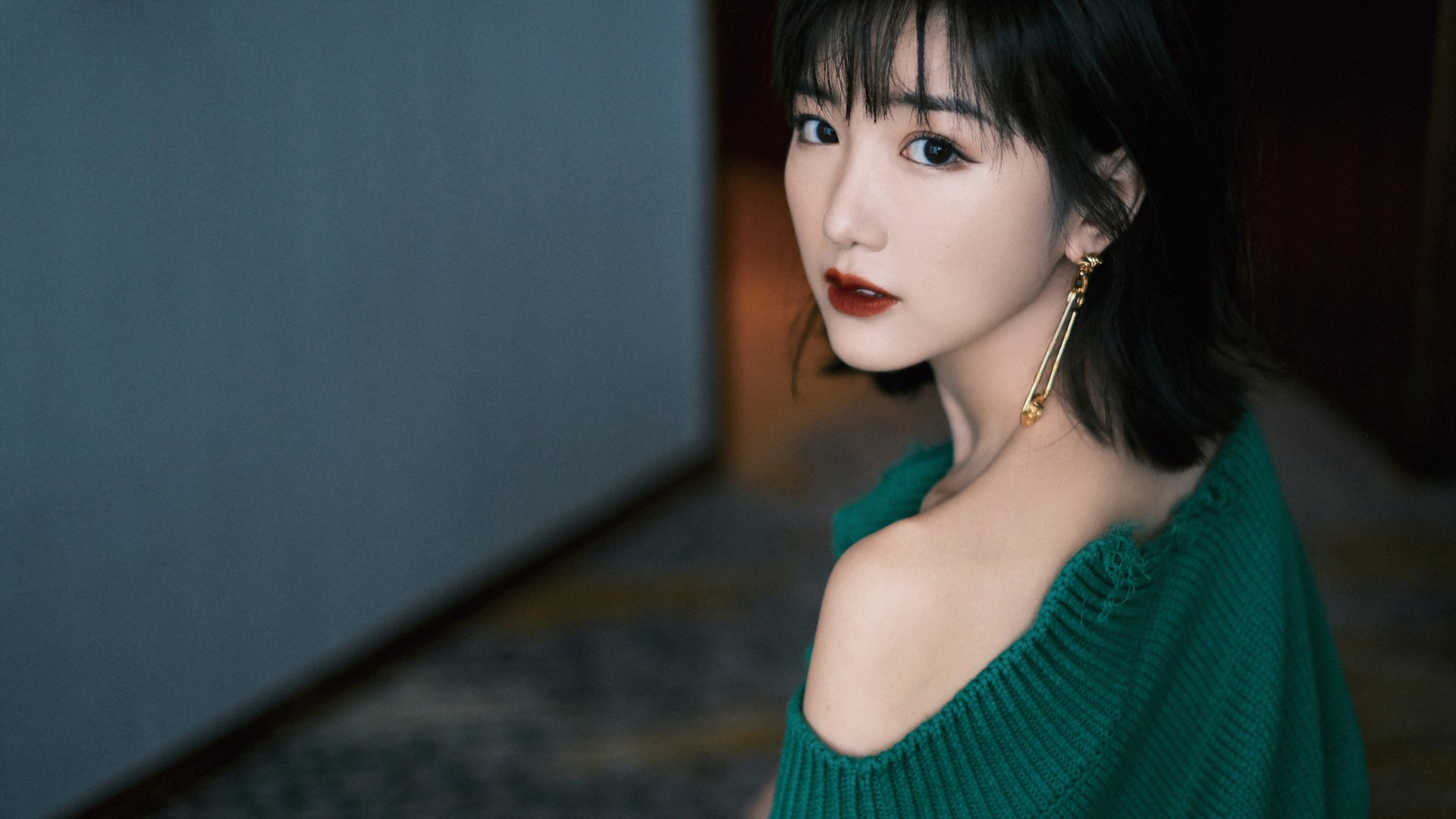 剑指世界杯，苏亚雷斯压力下绝杀击穿国足防线