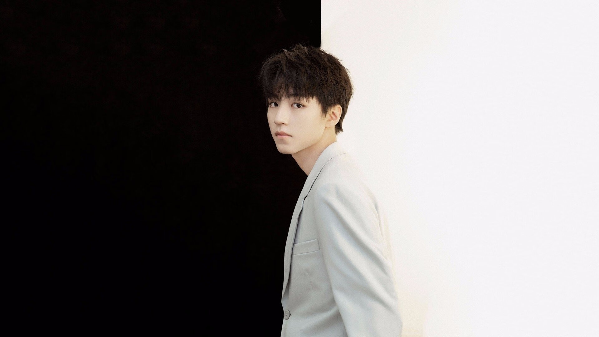 雷火电竞网址-影子之战，当波斯铁骑遭遇罗马军团，足球场上的文明密码与卡塞米罗的时空调度